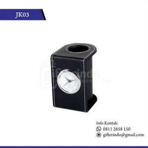 Jam meja kulit